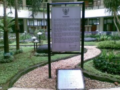 Papan Peringatan Berlogo Garuda untuk Markus